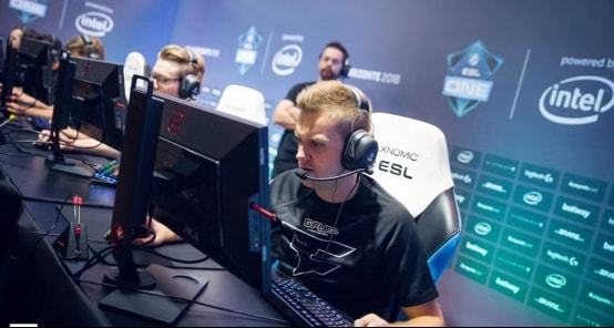 场失利落后 场失利落后